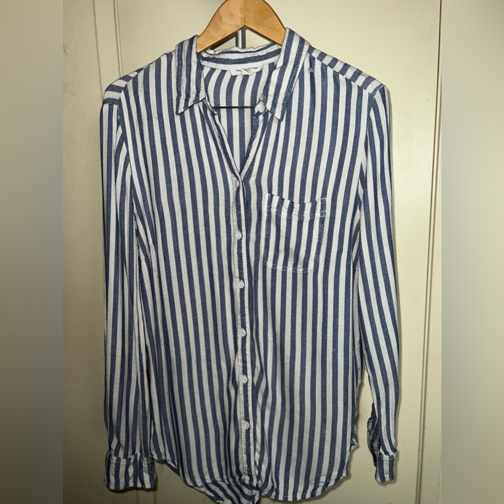 OVERSIZED BLUE STRIPED BUTTON DOWN BIKINI PULL OVER. SZ MEDIUM